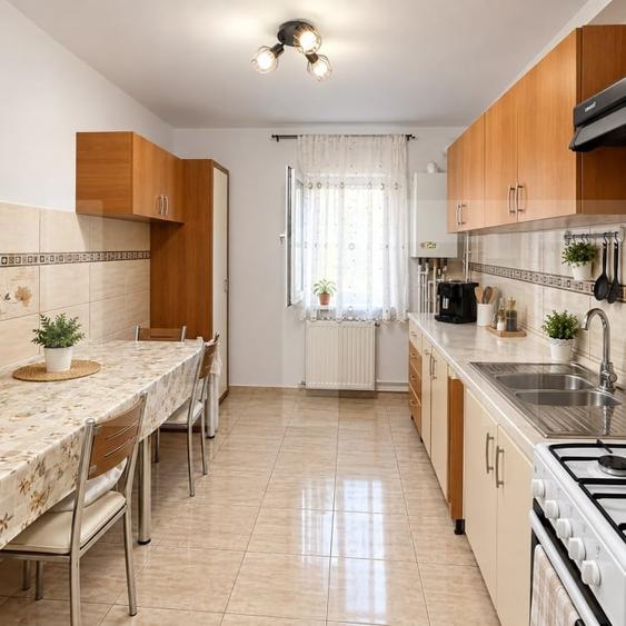Apartament cu 4 camere decomandat, mobilat în Central