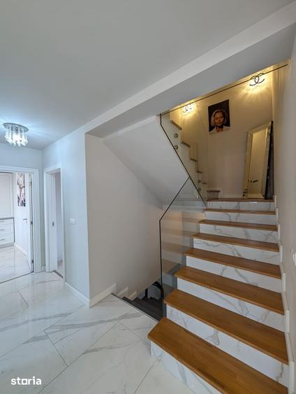 Casă cu 6 camere cu Teren 252 Mp în Florești