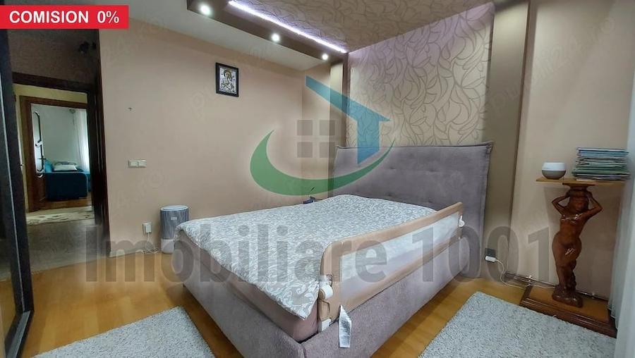 Apartament cu 4 camere decomandat în Central