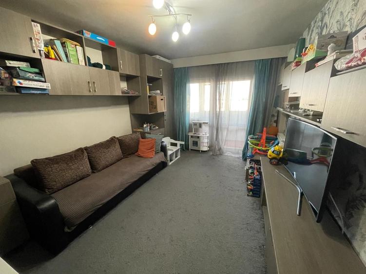 Apartament cu 3 camere decomandat în Mărăști
