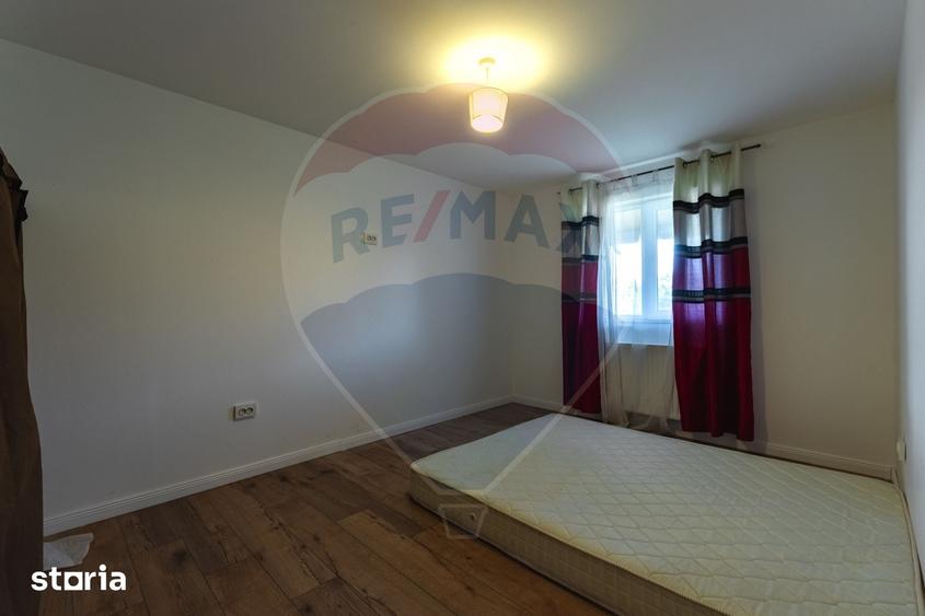 Casă cu Teren 1007 Mp în Stupini