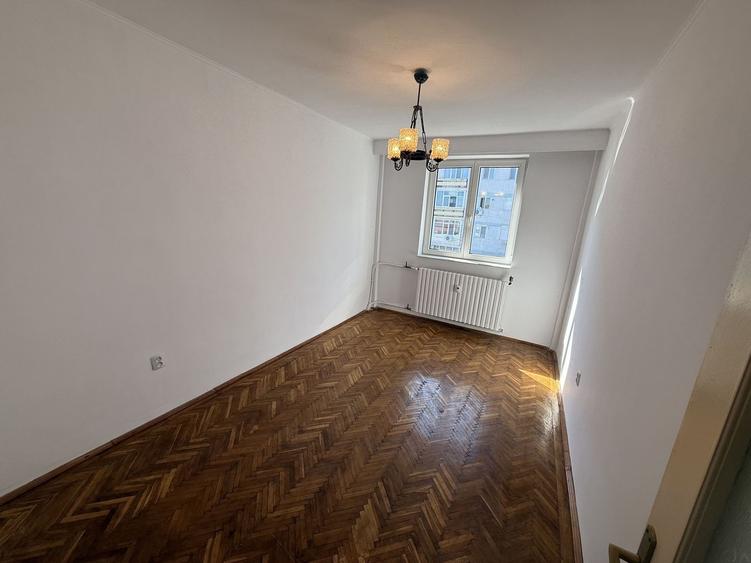 Apartament cu 4 camere decomandat în Ultracentral