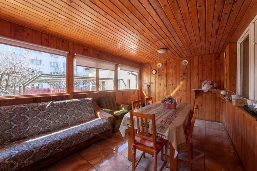 Casă individuală cu 10 camere cu Canalizare în Exercițiu