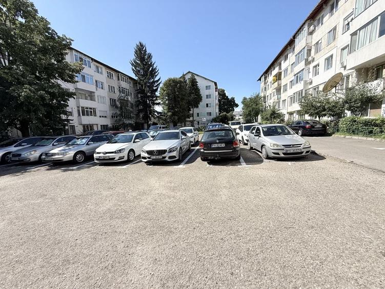 Apartament cu 2 camere semidecomandat, mobilat în Central
