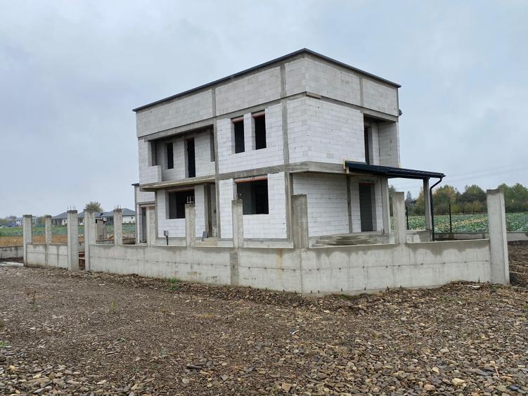 Casă cu 4 camere în Central