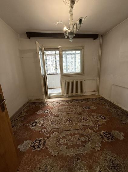 Apartament cu 4 camere semidecomandat, mobilat în Colentina