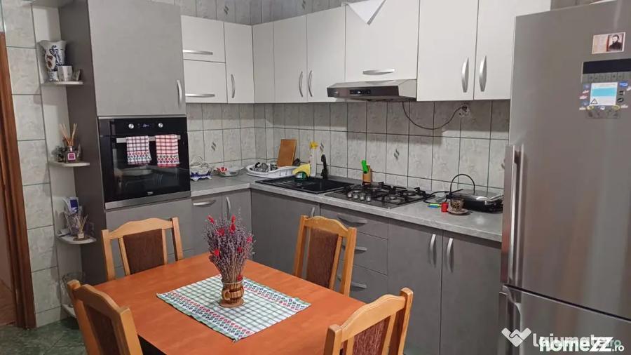 Casă cu 4 camere cu Canalizare în Granit