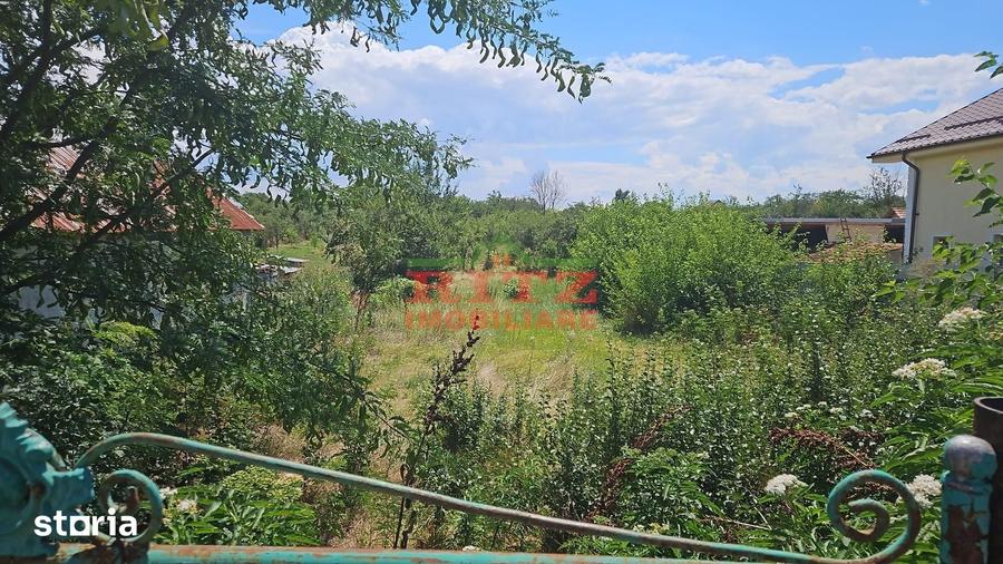 Teren de 2100 mp, în Central