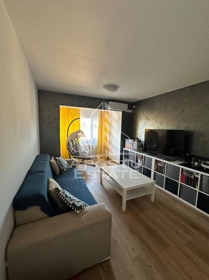 Apartament cu 3 camere semidecomandat în UMT