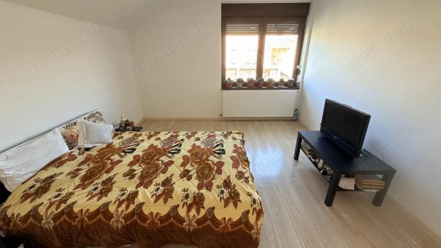 Casă cu 5 camere cu Teren 372 Mp în Broscărie