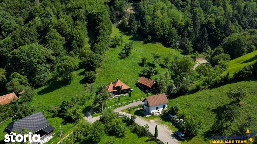 Casă cu 2 camere decomandat cu Teren 4300 Mp în Bran