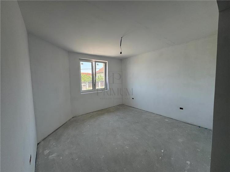 Duplex cu 4 camere cu Canalizare în Giroc
