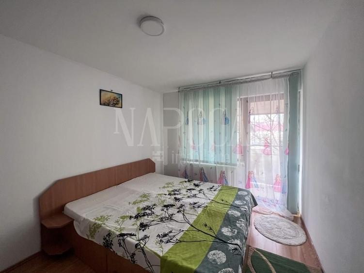 Casă individuală cu 12 camere cu Canalizare în Mărăști