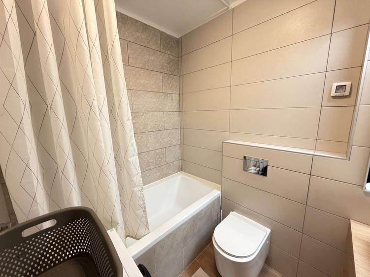 Apartament cu 3 camere decomandat, mobilat în P-ta Presei Libere