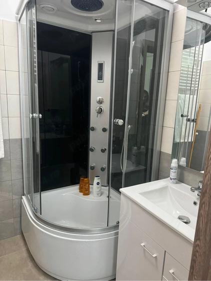 Garsonieră decomandată în Central