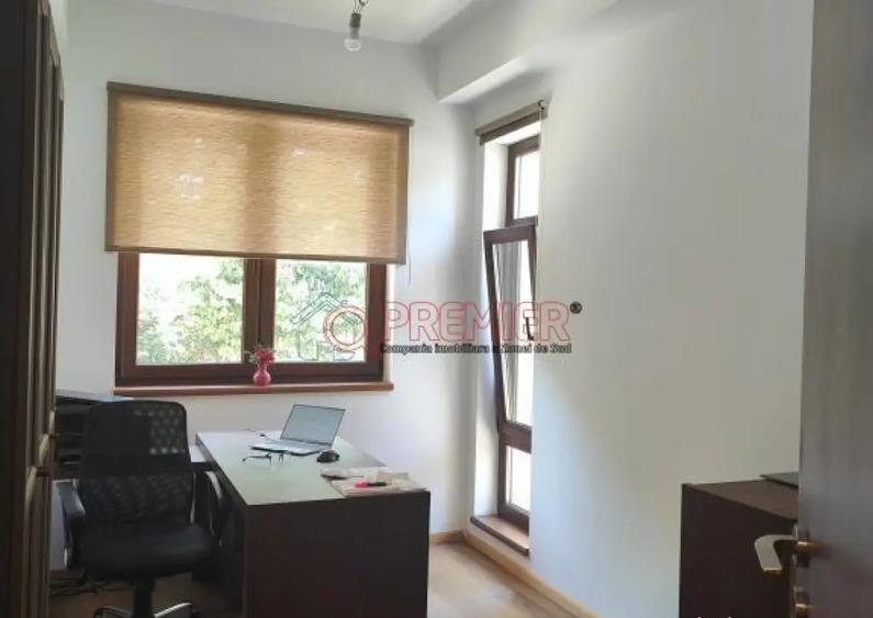 Casă cu 6 camere cu Teren 221 Mp în Obor