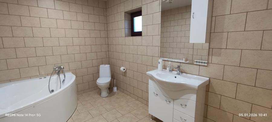 Casă individuală cu 5 camere cu Teren 1390 Mp în Radu Negru