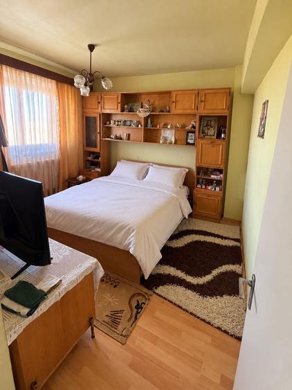 Apartament cu 4 camere decomandat în Turnișor