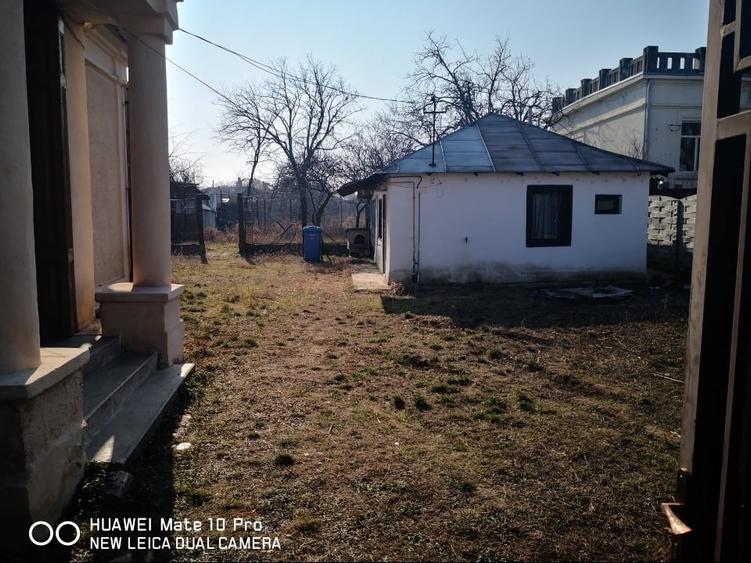 Casă individuală cu 4 camere cu Teren 1100 Mp în Central