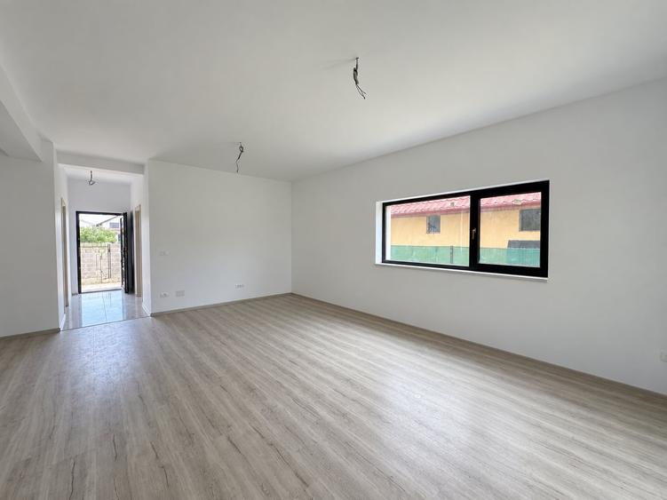 Duplex cu 5 camere cu Canalizare în Moșnița Nouă