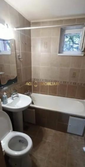 Apartament cu 3 camere semidecomandat, mobilat în Berceni