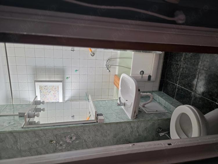 Apartament cu 3 camere semidecomandat în Centrul Civic
