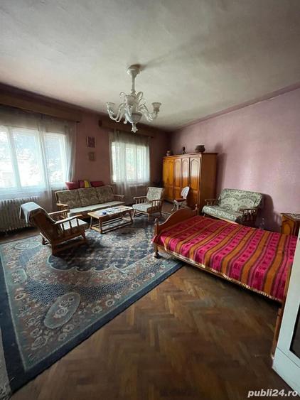 Casă cu 5 camere în Central