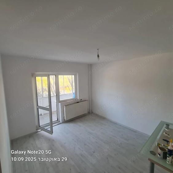 Apartament cu 3 camere decomandat în Tineretului