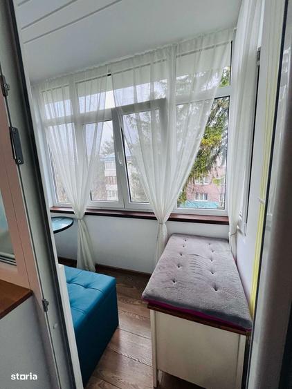 Apartament cu 3 camere semidecomandat, mobilat în Central