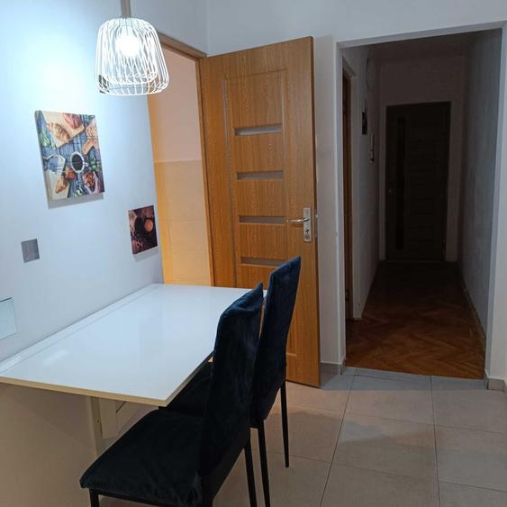 Apartament cu 3 camere decomandat în Exterior Vest