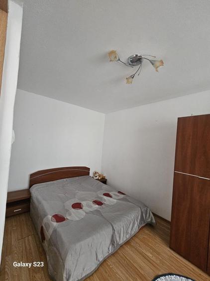 Apartament cu 3 camere semidecomandat în Vest