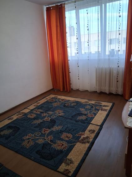 Apartament cu 4 camere semidecomandat în Drumul Taberei