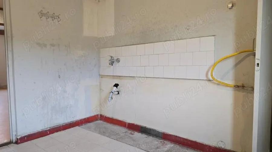 Apartament cu 3 camere decomandat în Micro 15