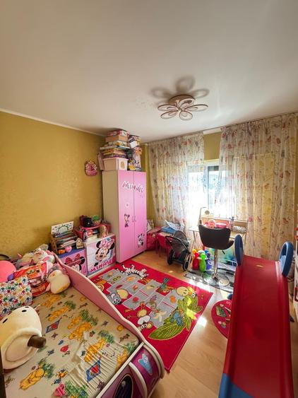Apartament cu 4 camere decomandat în Dacia