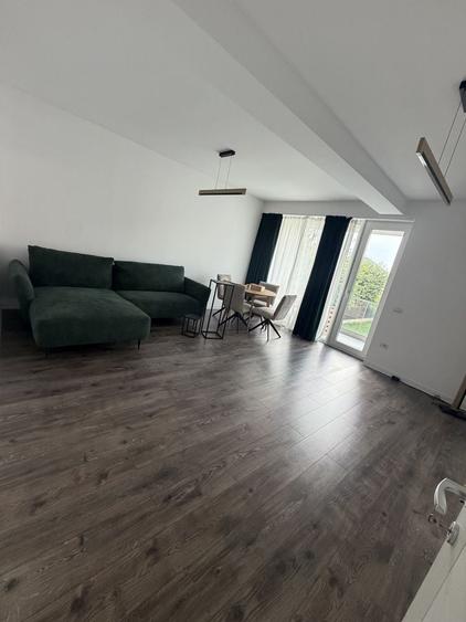 Apartament cu 3 camere în Drumul Carului