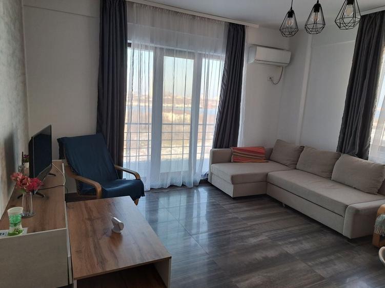 Apartament cu 3 camere semidecomandat în Central