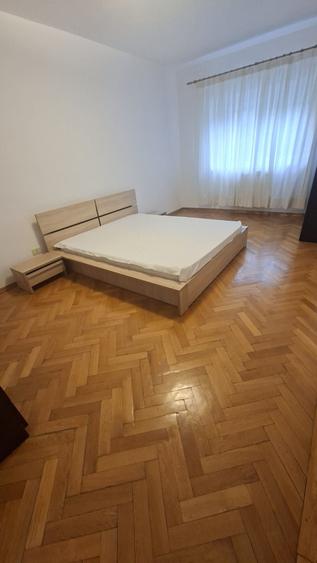 Apartament cu 3 camere decomandat în Drumul Carului