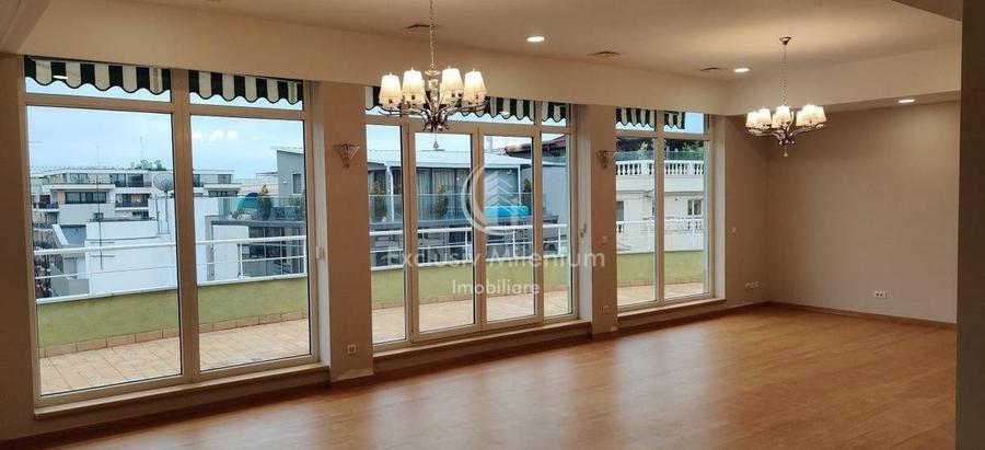 Apartament cu 4 camere semidecomandat în Herăstrău