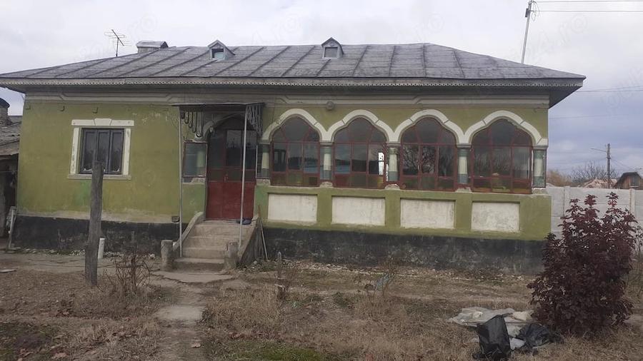 Casă cu 3 camere cu Teren 2000 Mp în Bulzești