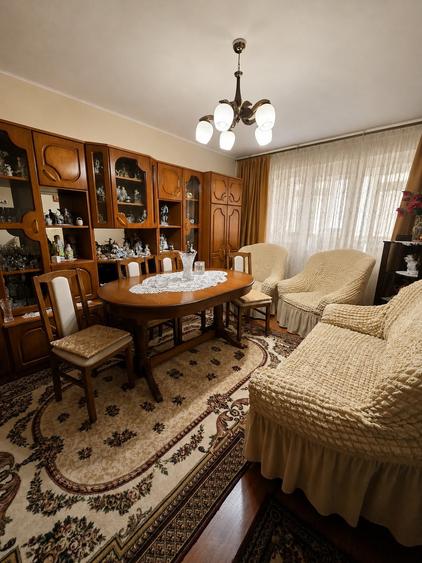 Apartament cu 3 camere decomandat în Plantelor