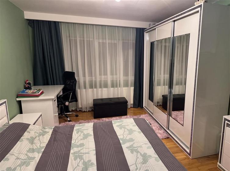 Apartament cu 3 camere decomandat în Obcini