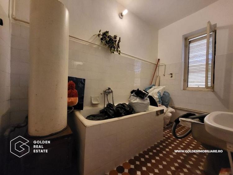 Casă individuală cu 6 camere cu Teren 4320 Mp în Lalașinț