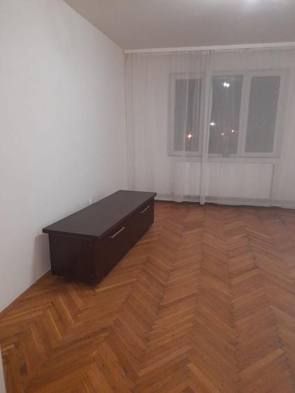 Apartament cu 3 camere decomandat în Exterior Vest