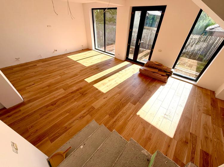 Duplex cu 5 camere cu Canalizare în Sud