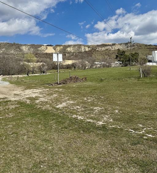 Teren de 10000 mp, în Valea Mare
