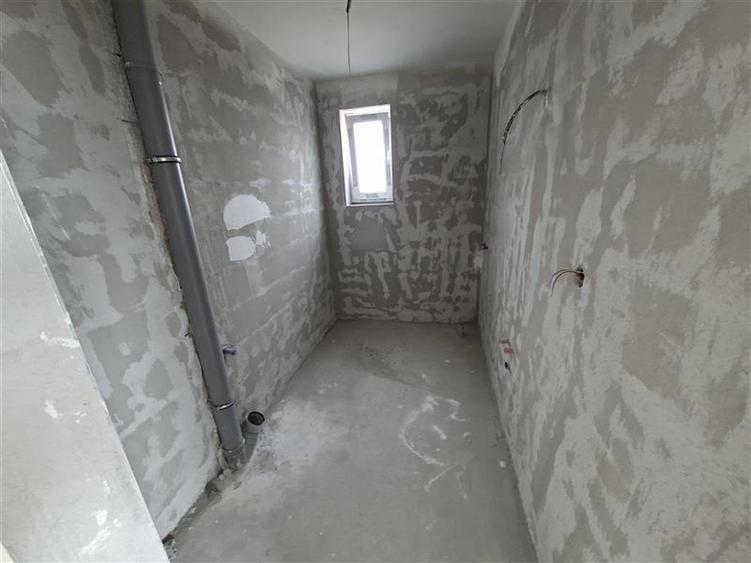 Apartament cu 2 camere semidecomandat în Florești