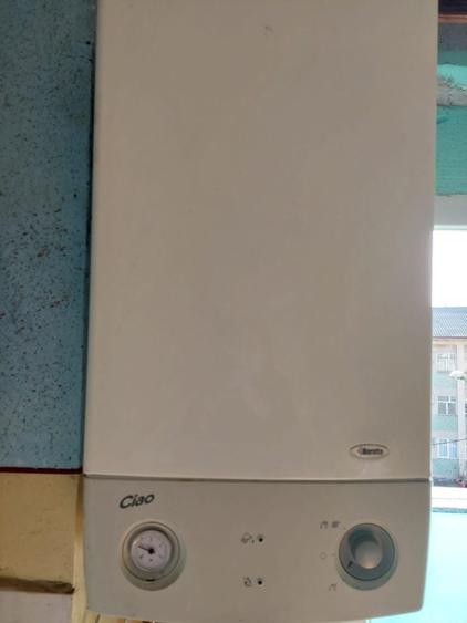 Apartament cu 3 camere decomandat în Onești