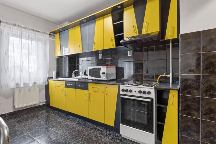 Apartament cu 3 camere semidecomandat în Aurel Vlaicu