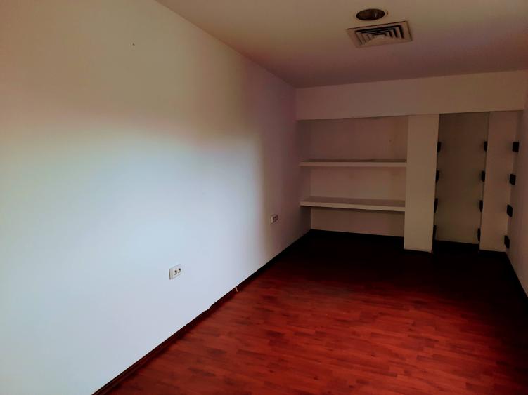 Spațiu comercial, de 18 mp, în Sântuhalm