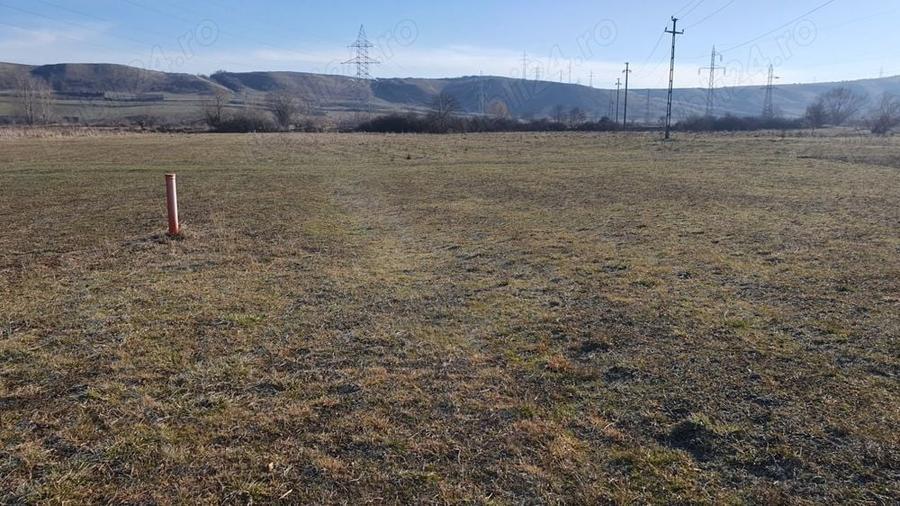 Teren de 2120 mp, în Petrești